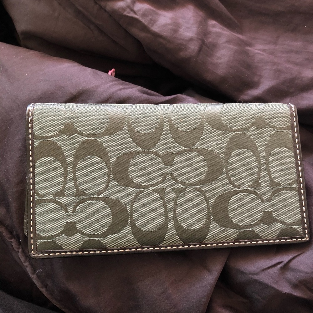 Coach check book